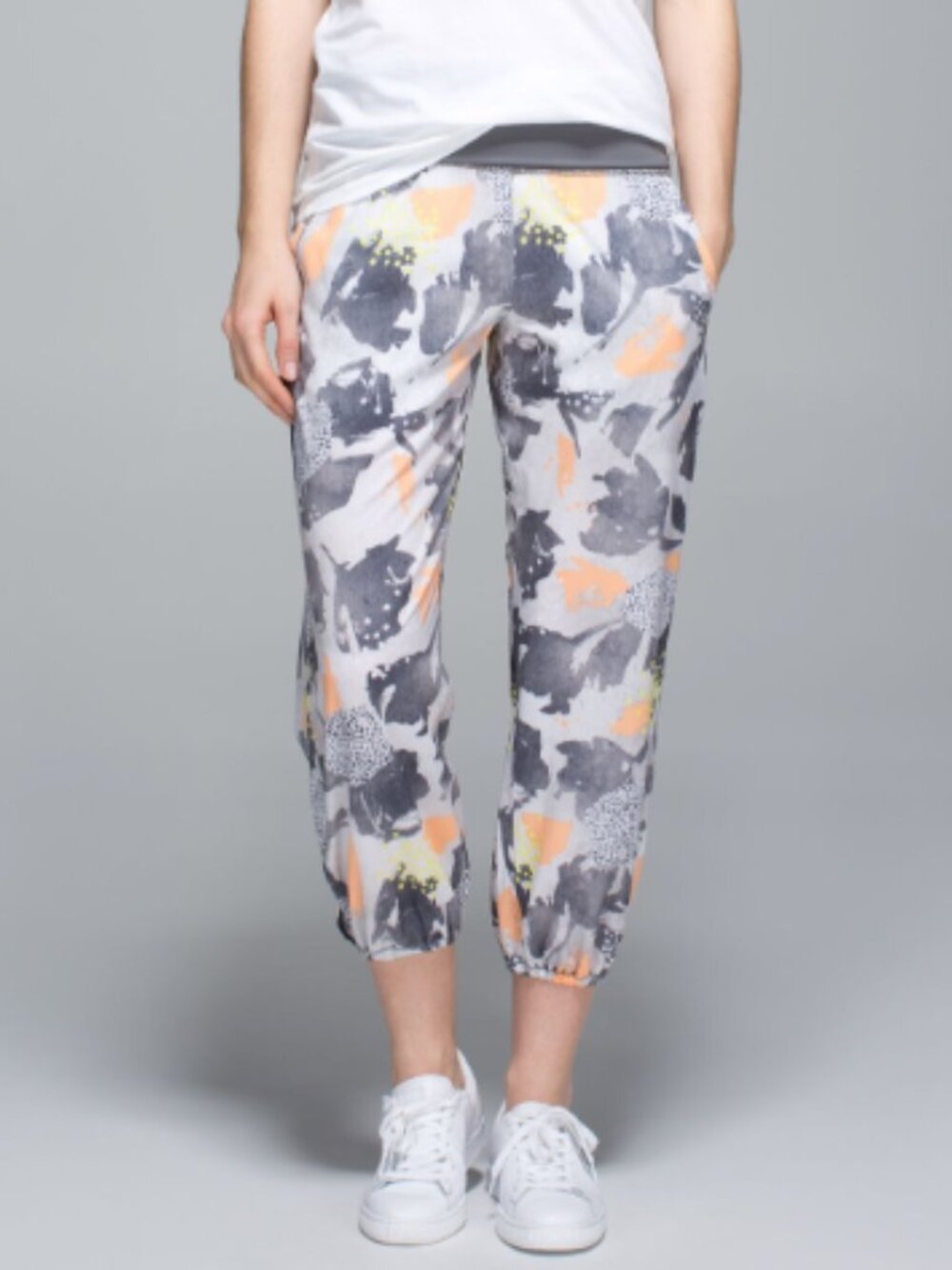 Lululemon Om Pant Mini Art Pop White Multi Slate Size 4